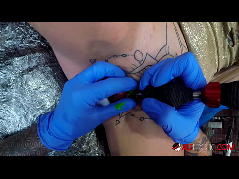 ❤️ Fìor tattooed hottie Sully Savage fhuair tattoo air a clitoris ❤️ Fucking aig porn gd.pornovore.ru ❌❤